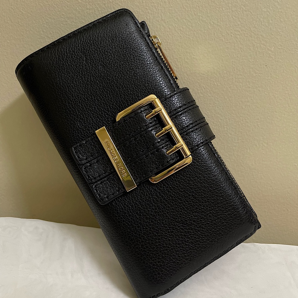 Michael Kors Black Leather Goldtone Buckle Credit Card Bifold Wallet